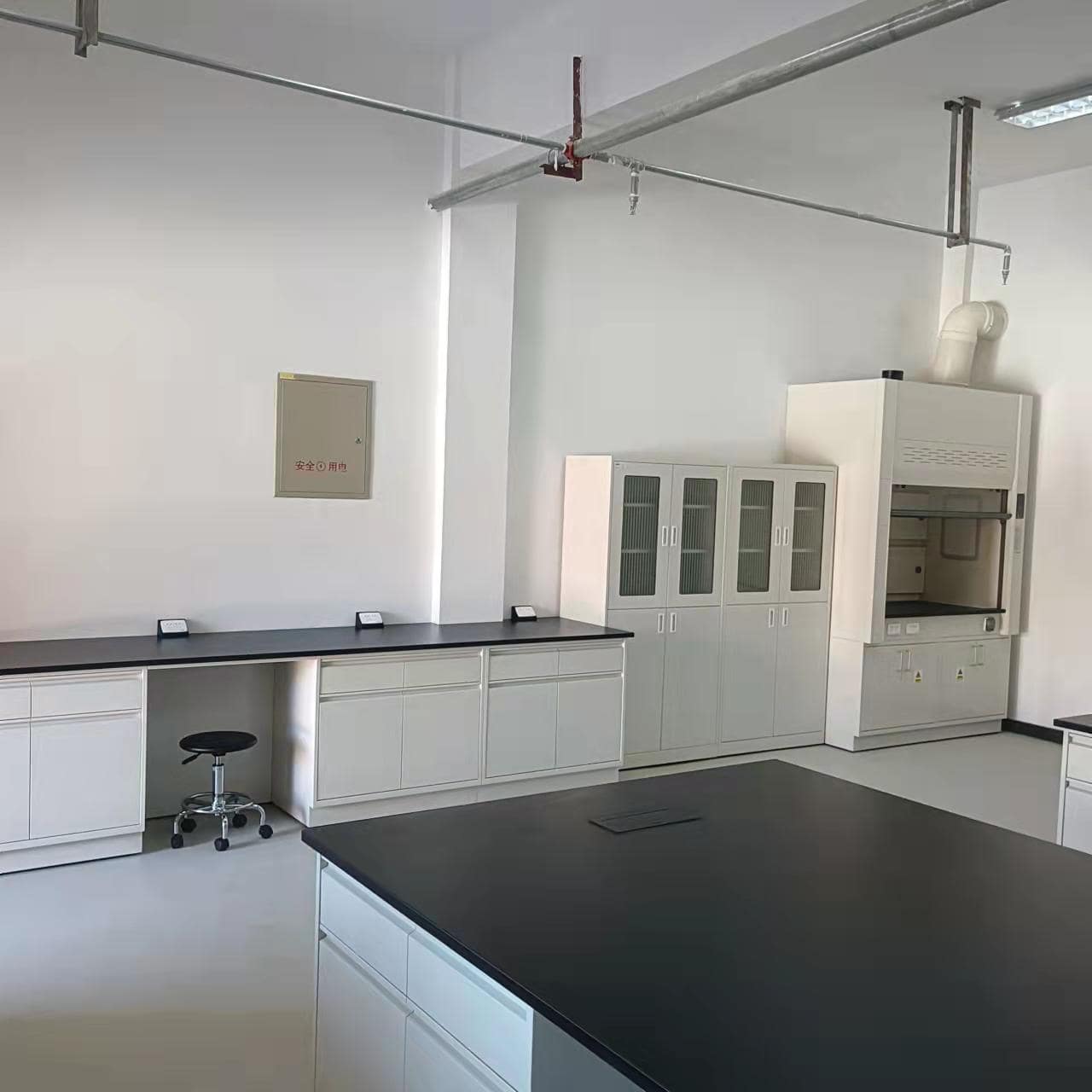 整體實(shí)驗室家具布局